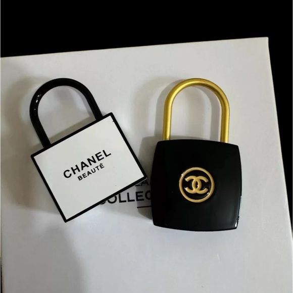 CHANEL PadLock Lock & Key Set From Chanel Beauty line Charm 4 Keychain/necklace - Picture 4 of 8